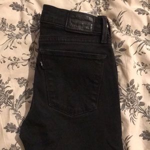 Black Levi’s skinny jeans